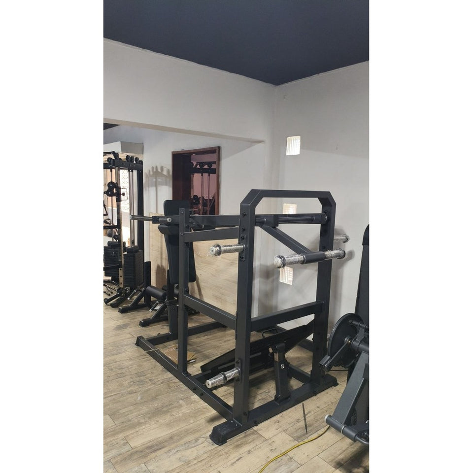 a610_pendulum_squat_dhz_foto_real_mma_equipamientos_costa_rica