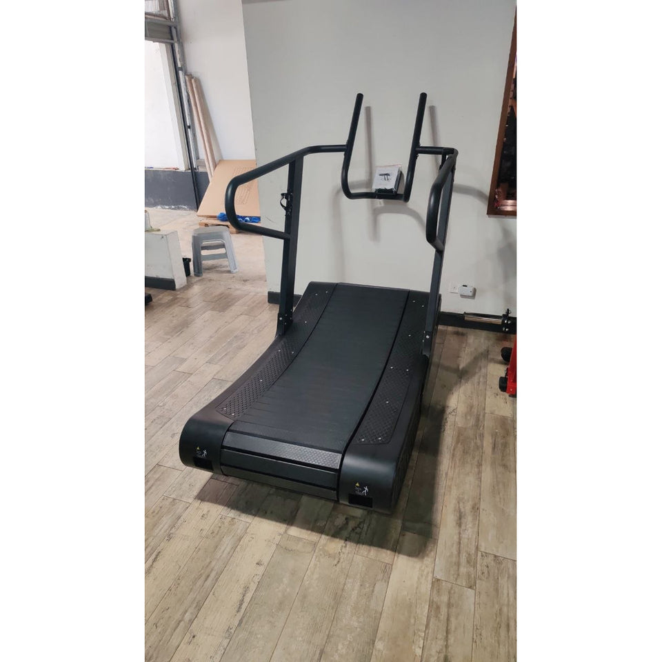 caminadora_curva_manual_aoyufit_foto_real_frontal_mma_equipamientos_costa_rica