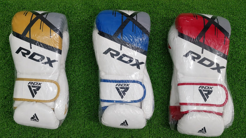 Guantes de boxeo RDX F7 Ego blanco dorado, blanco azul y blanco rojo - foto real MMA Equipamientos Costa Rica