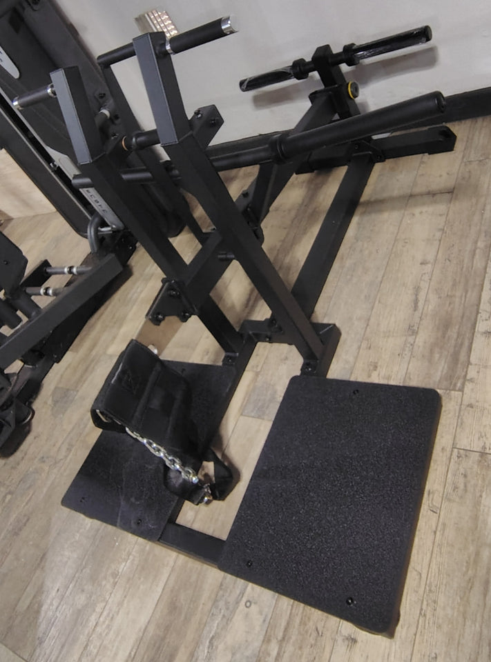 ifp1615_belt_squat_impulse_mma_equipamientos_costa_rica_lateral_real