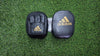 short_focus_mitt_adidas_negro_con_dorado_mma_equipamientos_costa_rica_foto_real