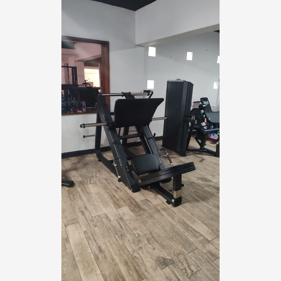 prensa_piernas_inclinada_discos_foto_real_frontal_mma_equipamientos_costa_rica