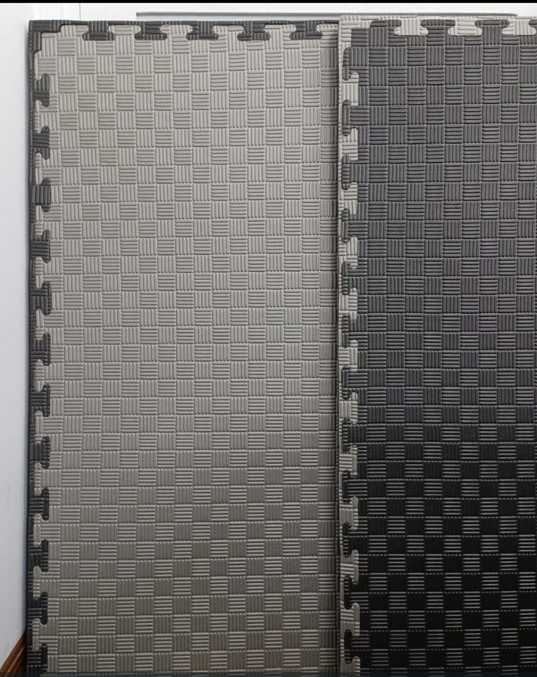 tatami_profesional_premium_1x1_2_5cm_mma_equipamientos_costa_rica_gris_con_negro_foto_real